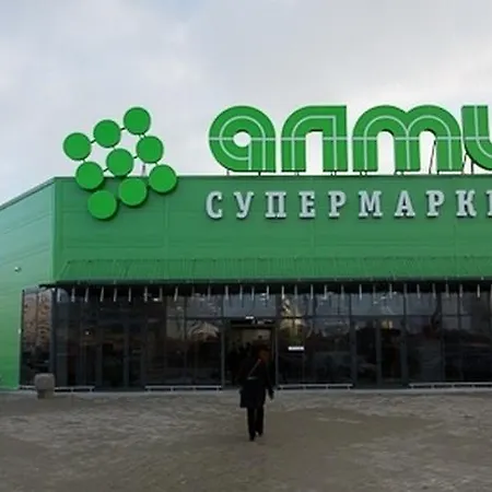 Three Bedroom Near The Metro Station Kamennaya Gorka And Shopping Centre Almi Apartment