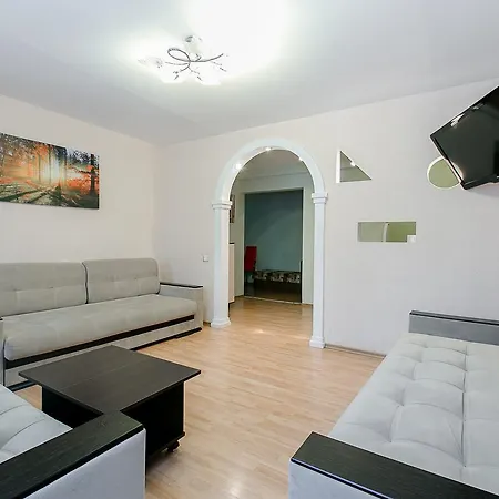 Three Bedroom Near The Metro Station Kamennaya Gorka And Shopping Centre Almi Minsk